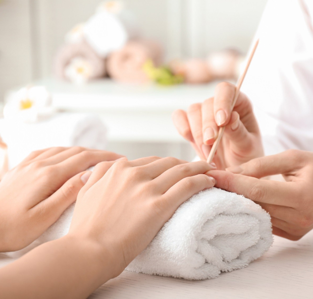 onglerie à La Roche-Posay près de Châtellerault dans la Vienne 86